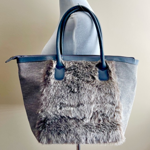 Faux Fur Paneled Tote Bag - Picture 2 of 4